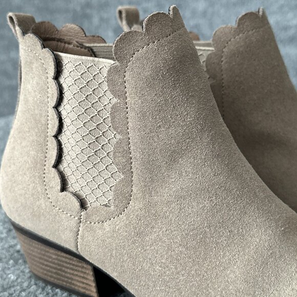 Sktechers Booties Womens 8 Taupe Grey Suede Air Cooled Scalloped Edge Boots - Picture 3 of 16